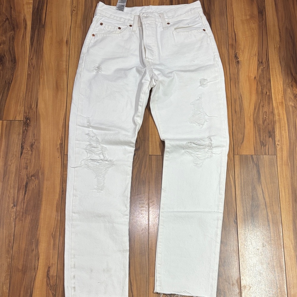 White Distressed Levi’s Ribcage Straight 28x30